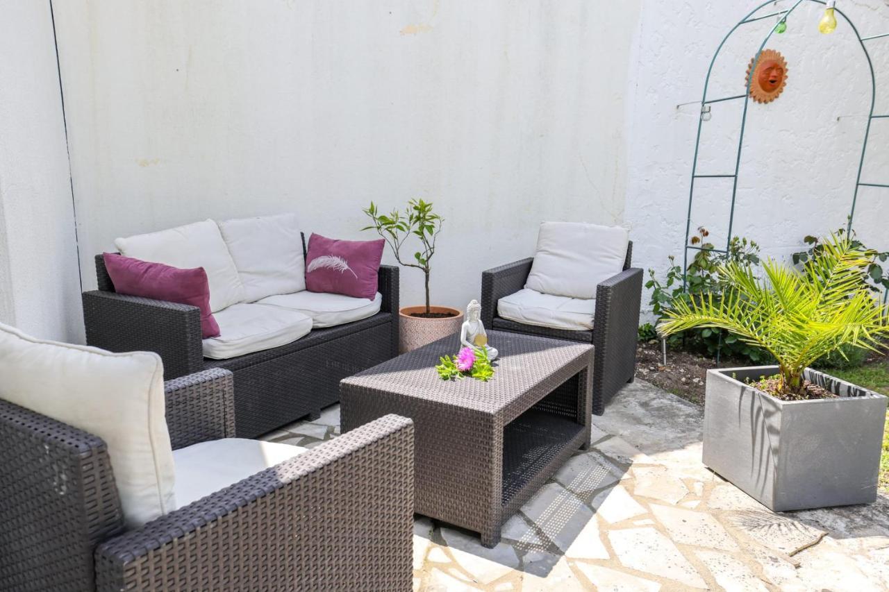 "Logis Debussy"- Saintes Villa Exterior photo